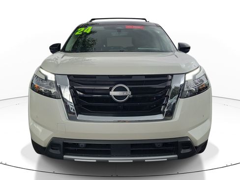 Certified 2024 Nissan Pathfinder Platinum AWD/4WD image 2