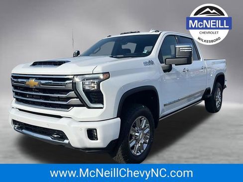 New 2026 Chevrolet Silverado 2500 High Country w/ High Country Premium Package AWD/4WD image 3