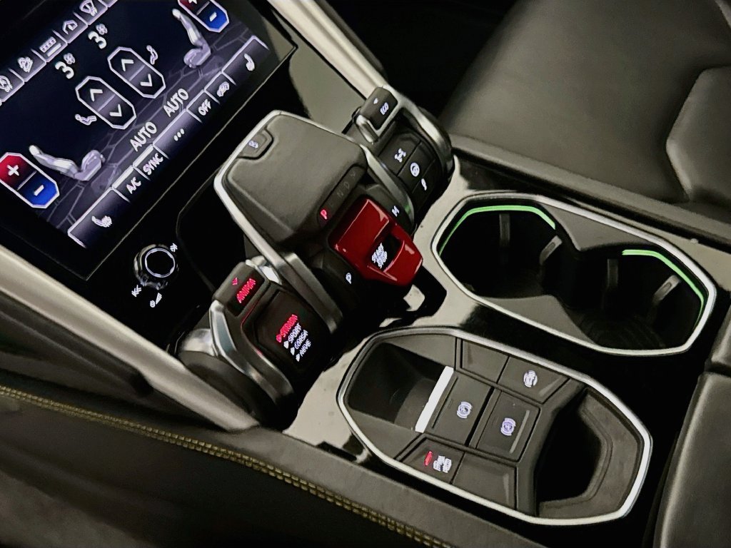 Used 2022 Lamborghini Urus AWD/4WD image 17