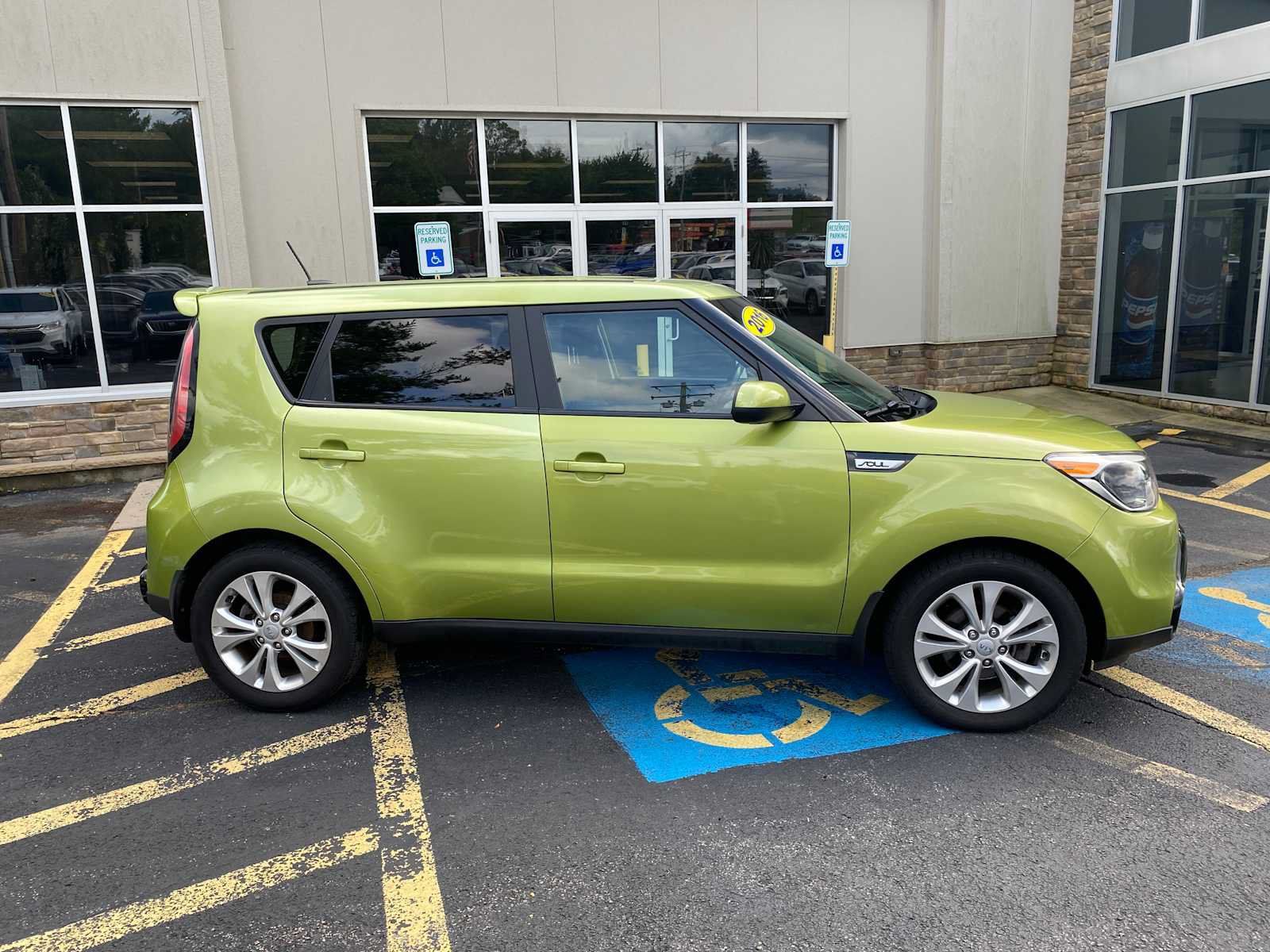 Used 2016 Kia Soul + FWD image 14