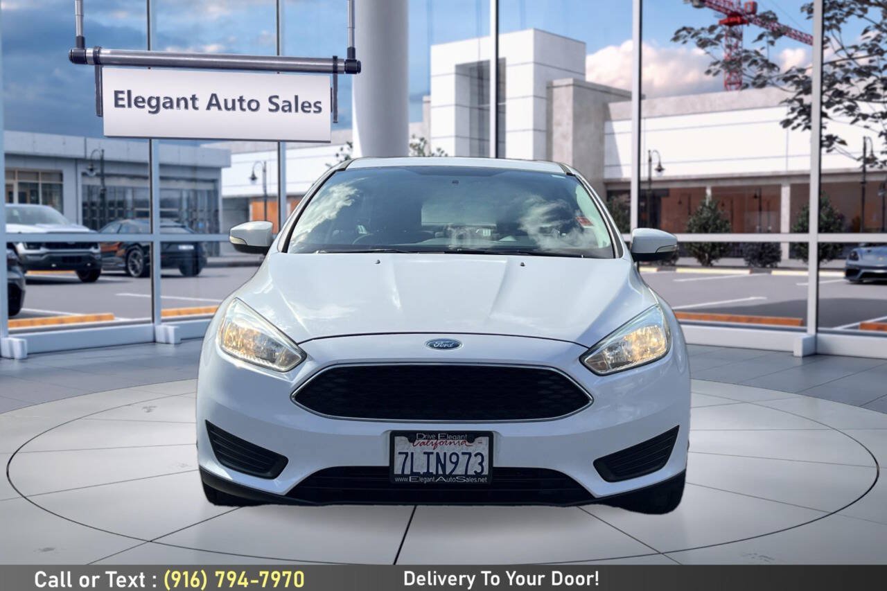 Used 2015 Ford Focus SE FWD image 2