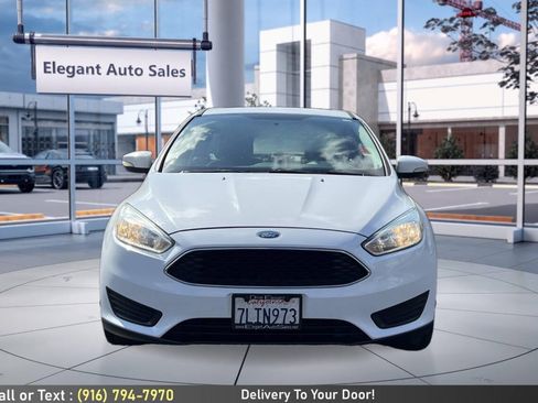 Used 2015 Ford Focus SE FWD image 2