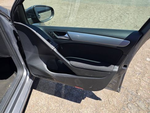 Used 2012 Volkswagen Golf 4-Door FWD image 33