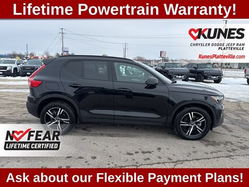 Used 2024 Volvo XC40 B5 Core AWD/4WD image 11