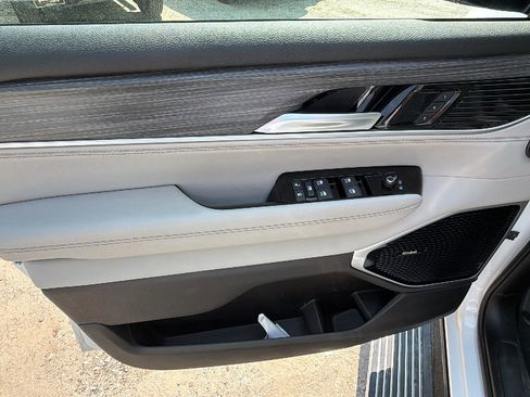 Used 2024 Jeep Wagoneer L Series III w/ Premium Group I image 14