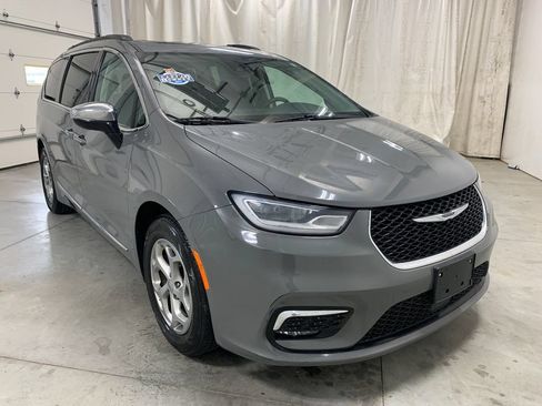 Used 2023 Chrysler Pacifica Limited FWD image 13