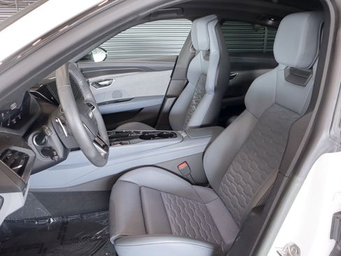 Used 2023 Audi e-tron GT Premium Plus image 4