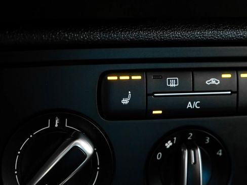 Used 2013 Volkswagen Beetle 2.0T image 20