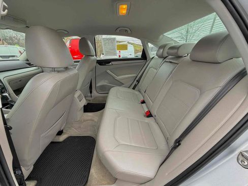 Used 2015 Volkswagen Passat 1.8T Limited Edition image 17