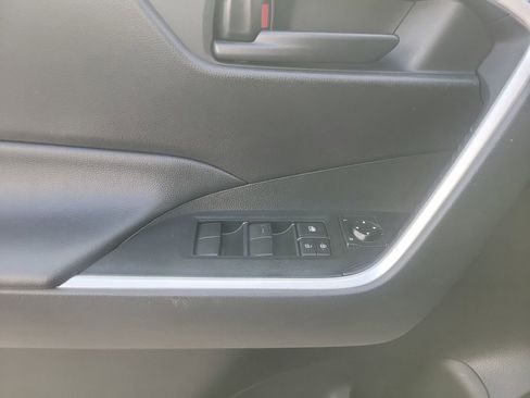 Used 2021 Toyota RAV4 LE image 15