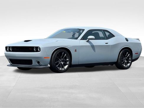 Used 2021 Dodge Challenger R/T Scat Pack RWD image 3