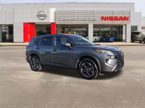 Used 2024 Nissan Rogue SV image 1