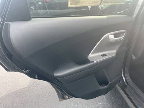 Used 2022 Kia Niro LX image 14