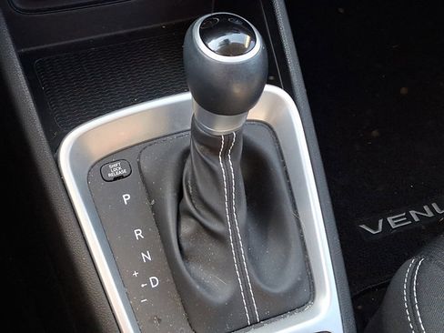 Used 2023 Hyundai Venue SEL image 15