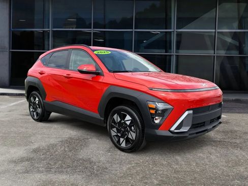 Used 2025 Hyundai Kona SEL AWD/4WD image 1