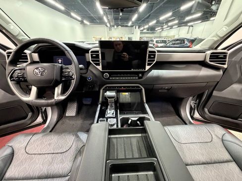 Used 2024 Toyota Tundra Limited AWD/4WD image 37