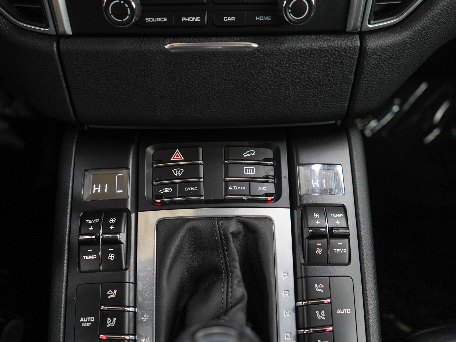 Used 2018 Porsche Macan AWD/4WD image 23