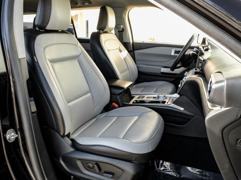 Used 2021 Ford Explorer XLT w/ Equipment Group 202A image 30