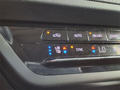 Used 2023 Buick Envision Avenir image 9