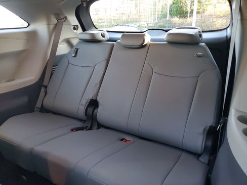 Used 2024 Toyota Sienna XLE image 15