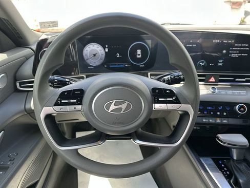 Used 2024 Hyundai Elantra SEL FWD image 13