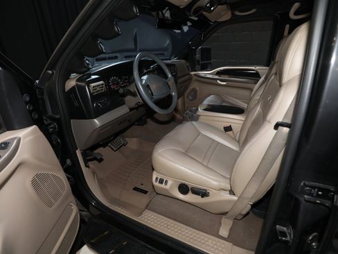 Used 2001 Ford Excursion Limited RWD image 3
