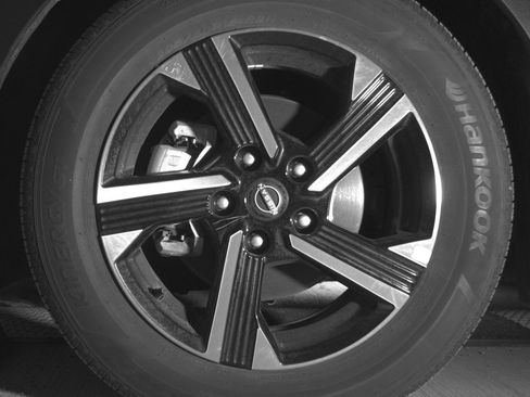 Used 2025 Nissan Sentra SV FWD image 12