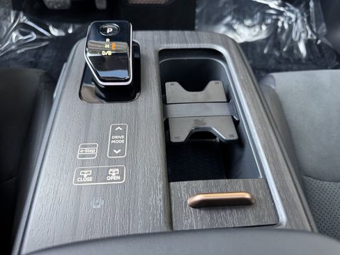 Used 2023 Nissan Ariya FWD image 28