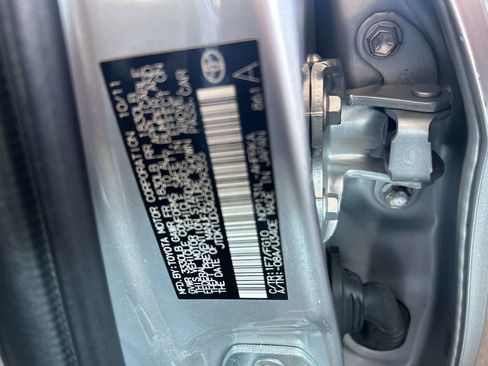 Used 2012 Toyota Yaris LE image 32