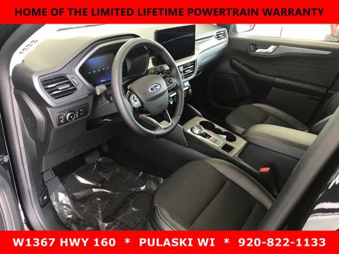 Used 2025 Ford Escape SE w/ Class II Trailer Tow Package FWD image 9