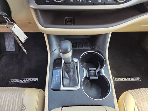 Certified 2019 Toyota Highlander Plus FWD image 30