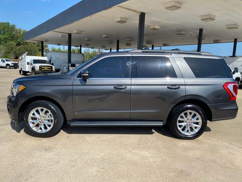 Used 2021 Ford Expedition XLT image 2