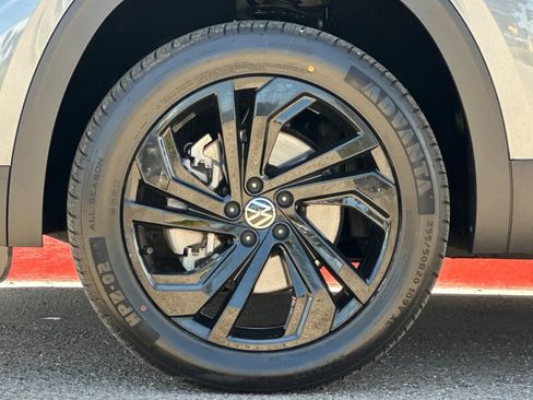 Used 2023 Volkswagen Atlas SE w/ Black Wheel Package AWD/4WD image 26