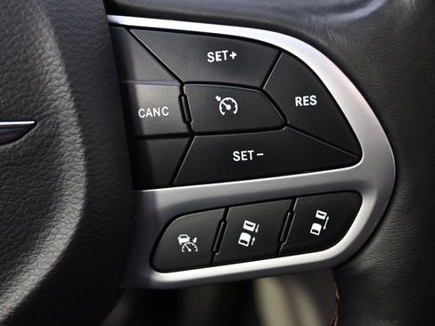 Used 2018 Chrysler Pacifica Touring-L Plus image 36