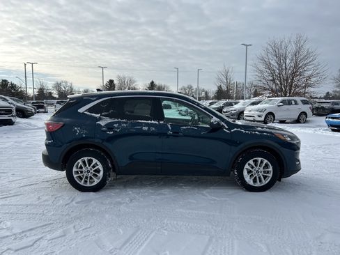 Used 2020 Ford Escape SE image 3