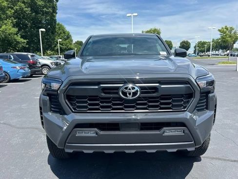 Used 2025 Toyota Tacoma TRD Off-Road AWD/4WD image 2