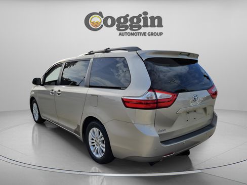 Used 2015 Toyota Sienna XLE image 3