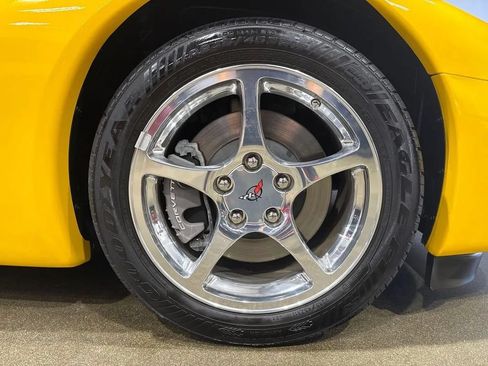 Used 2004 Chevrolet Corvette Convertible w/ Preferred Equipment Group RWD image 39