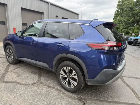 Used 2022 Nissan Rogue SV FWD image 2