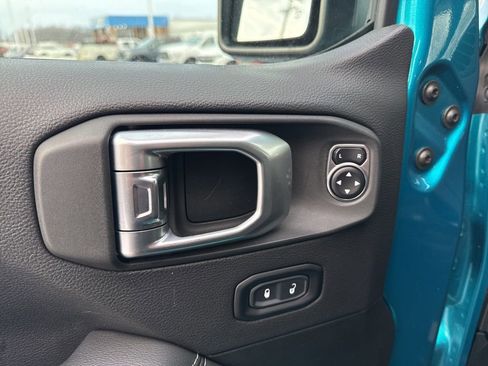 Used 2020 Jeep Wrangler Unlimited Sahara image 10