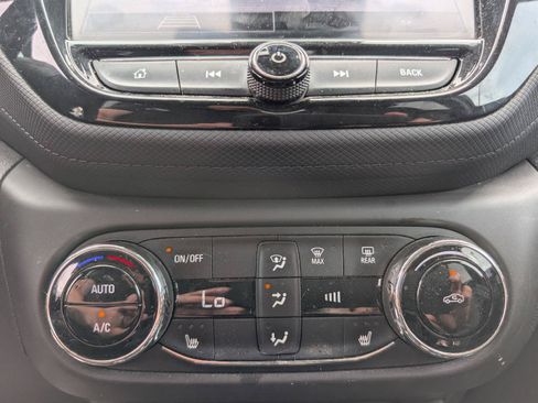 Used 2022 Chevrolet TrailBlazer LT w/ Convenience Package AWD/4WD image 16