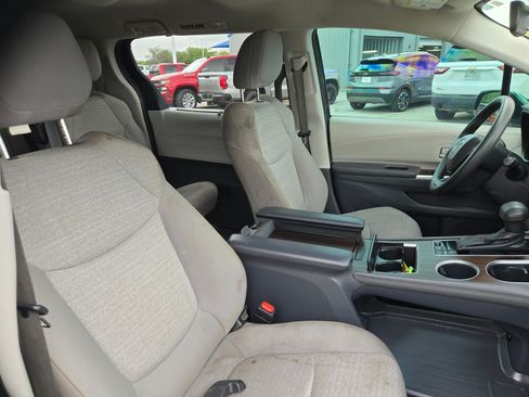 Used 2022 Toyota Sienna LE FWD image 26