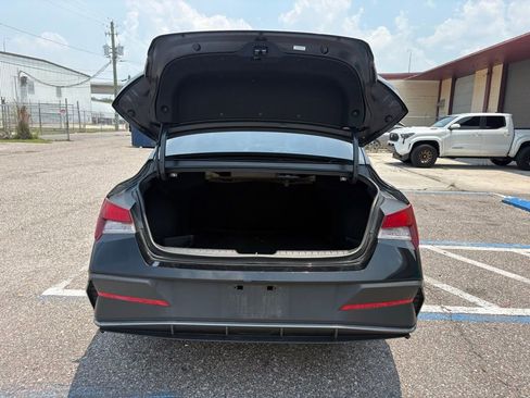 Used 2024 Hyundai Elantra SEL FWD image 13