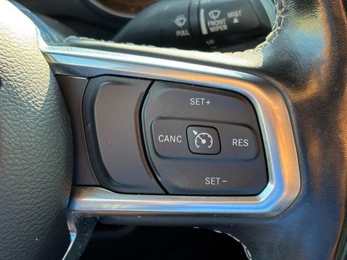 Used 2022 Jeep Gladiator Overland w/ Cold Weather Group AWD/4WD image 19