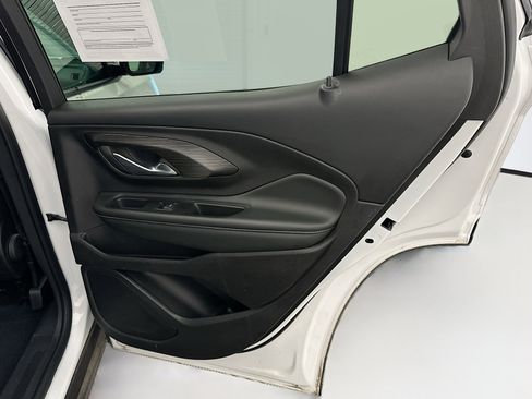 Used 2024 GMC Terrain SLT image 32