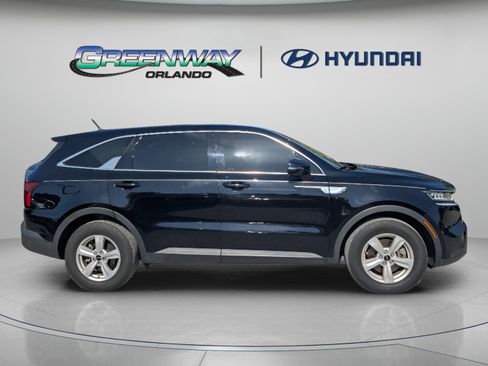Used 2023 Kia Sorento LX FWD image 8