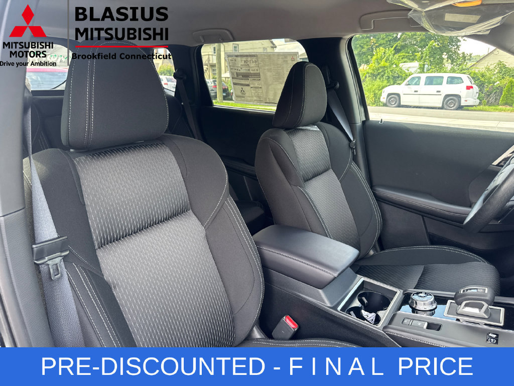 Used 2025 Mitsubishi Outlander ES AWD/4WD image 30