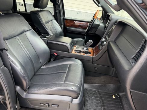 Used 2015 Lincoln Navigator 4WD image 30
