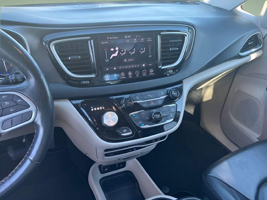 Used 2020 Chrysler Pacifica Touring-L Plus FWD image 25