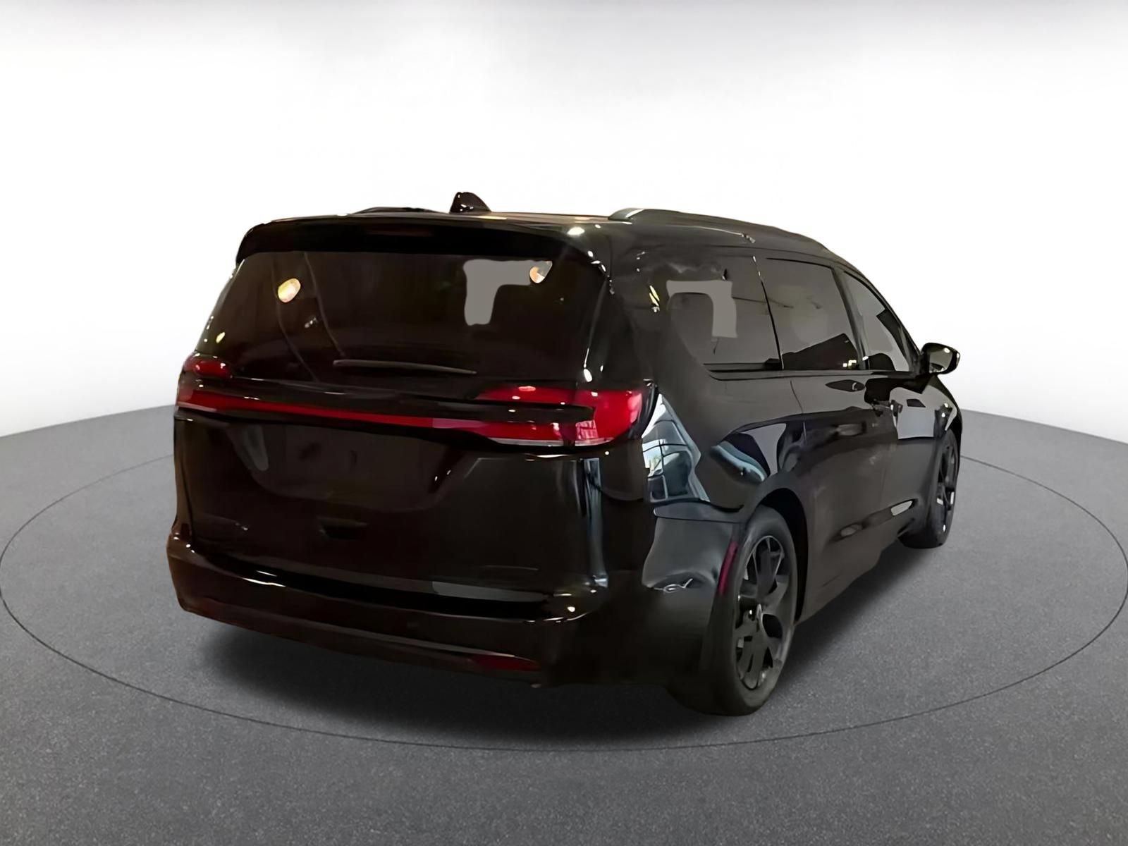 Used 2025 Chrysler Pacifica Limited FWD image 14